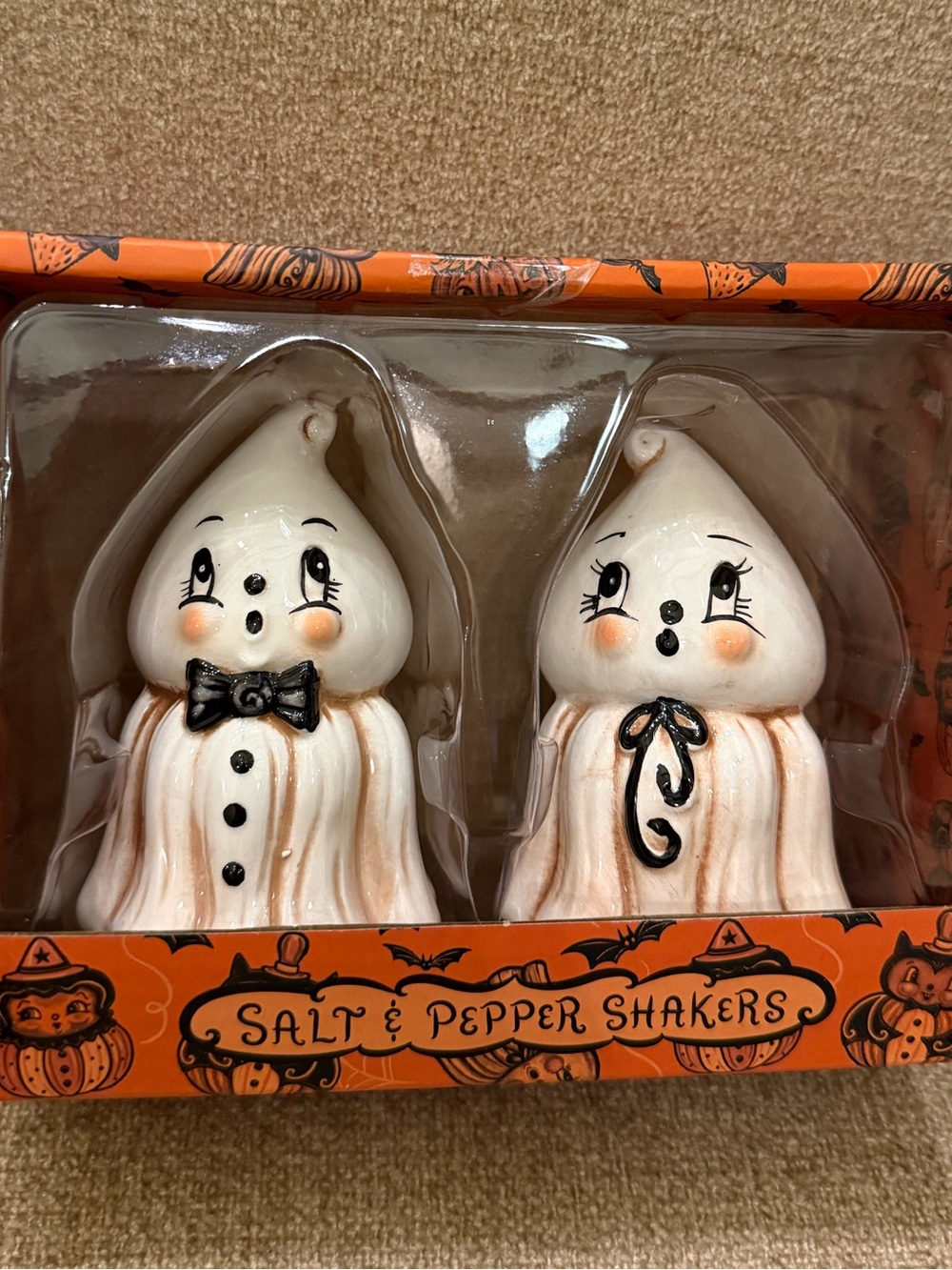 Johanna Parker Ghost Ceramic Salt and Pepper Shakers Brand New Vintage Halloween